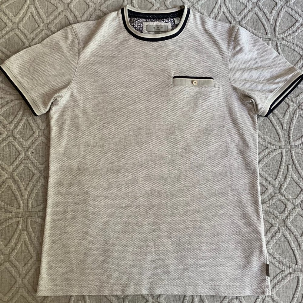 Ted Baker Men's Textured Light Gray T-Shirt Size 2